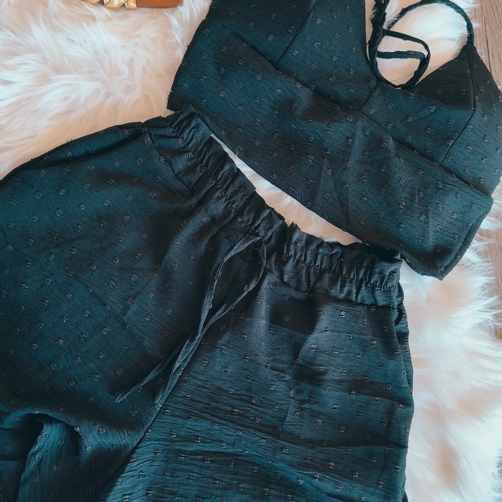 Textured Black Cropped Tank Top - Women's Crop Top